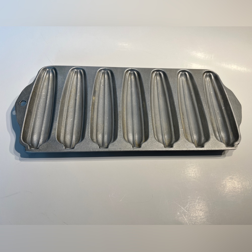 Vintage WEAREVER Corn Bread Baking Pan Aluminum 2797 Seven Sticks